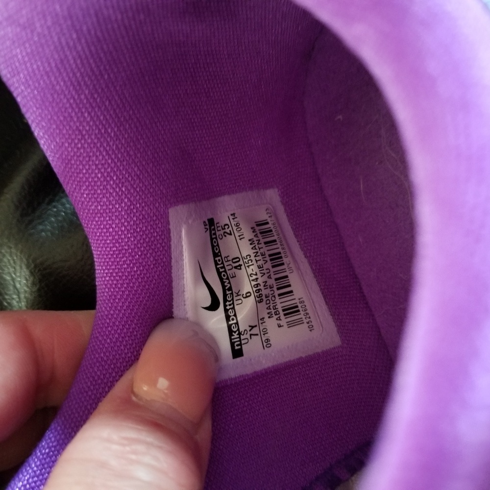 Mens/boys size 7 Nike PB & J Sneakers